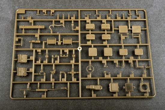 Trumpeter 1/35 Chinese BJ212 Military Jeep w/canvas soft top Kit TR-02302