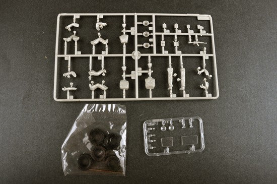 Trumpeter 1/35 Chinese BJ212 Military Jeep w/canvas soft top Kit TR-02302