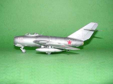 Trumpeter 1/48 Mikoyan-Gurevich MiG-15 bis Fagot-B Kit