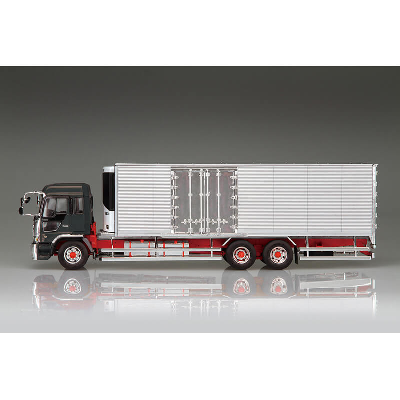 Aoshima 1/32 Hino Profia Teravie-FR Histar Short Reefer Kit