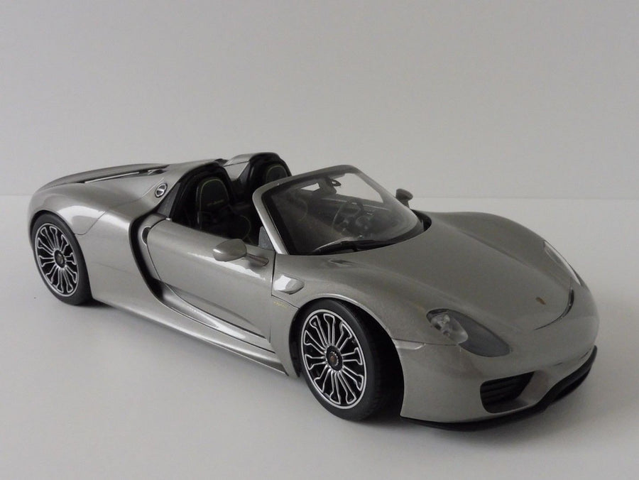 Welly 1/18 Porsche 918 Spyder (Open) (Silver)