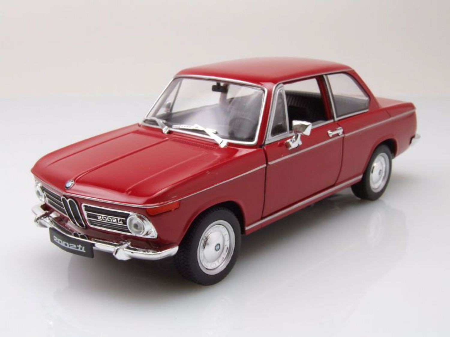 Whitebox 1/43 BMW 2002 ti 1968 (red) WHI195